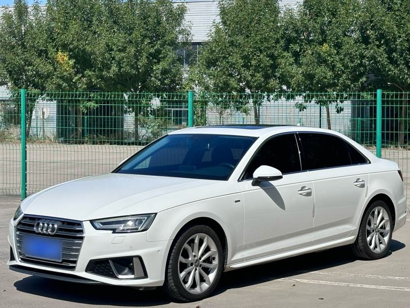 Audi A4L - фото 0