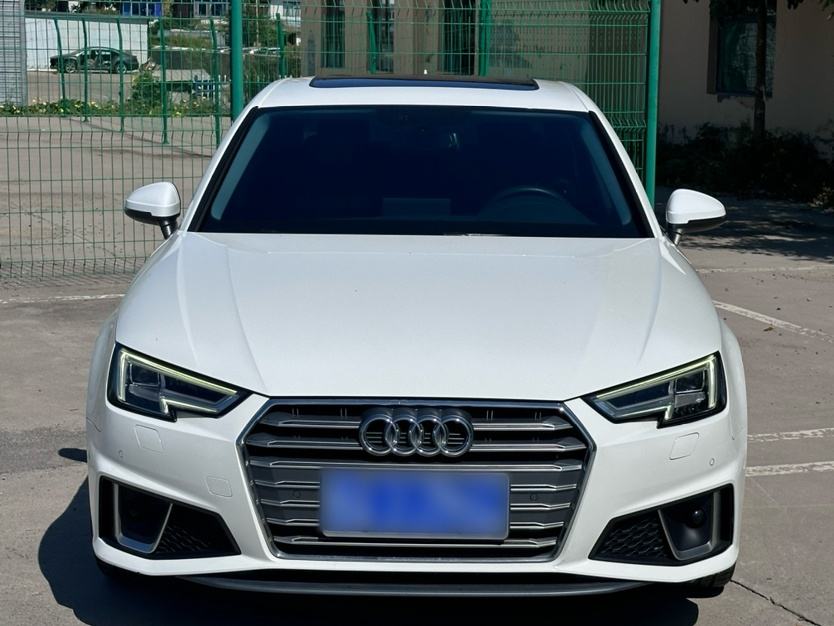 Audi A4L - фото 1