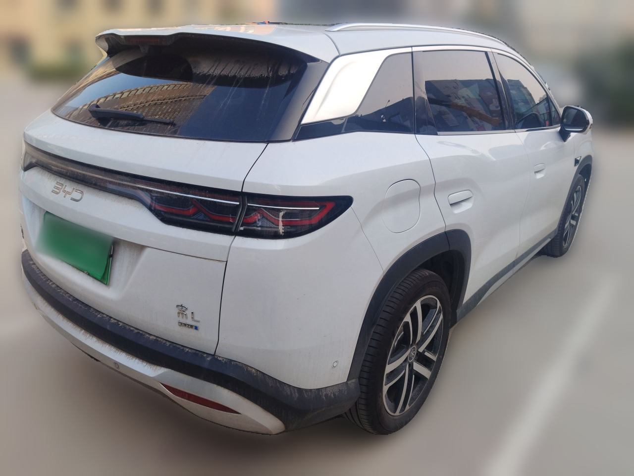 BYD L DM-i - фото 3