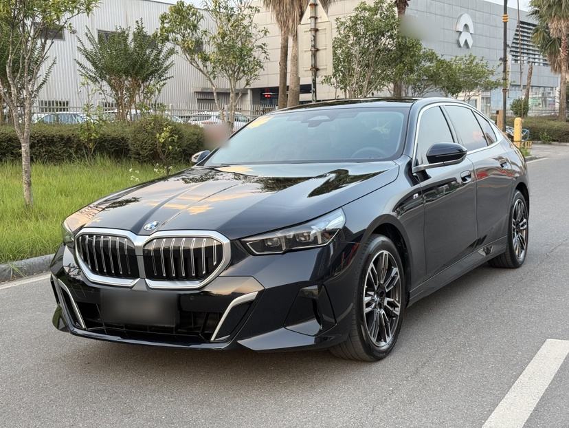BMW 5-Series - фото 0