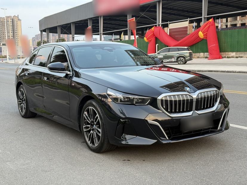 BMW 5-Series - фото 2