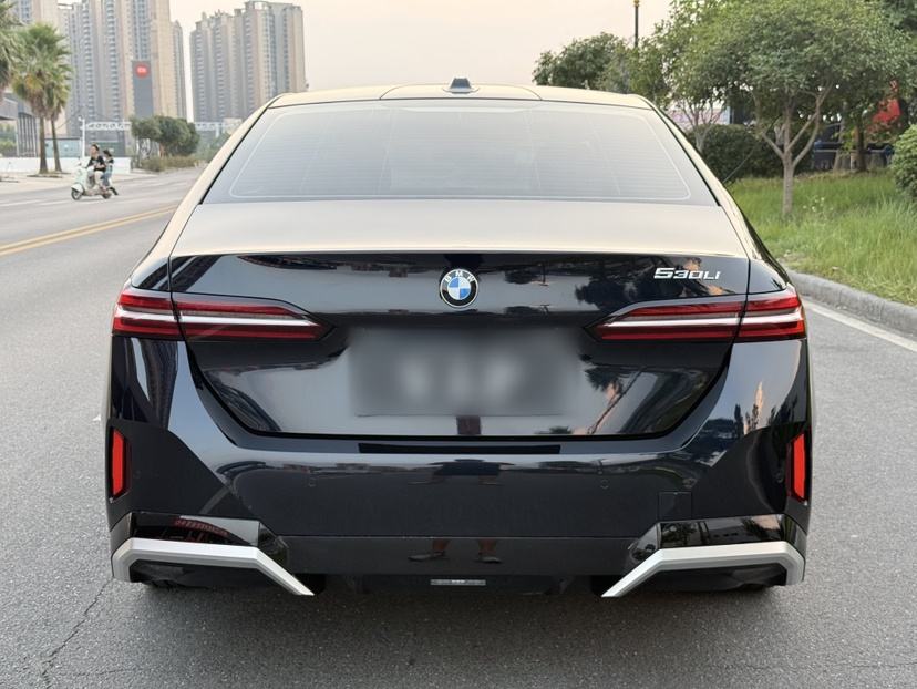 BMW 5-Series - фото 4