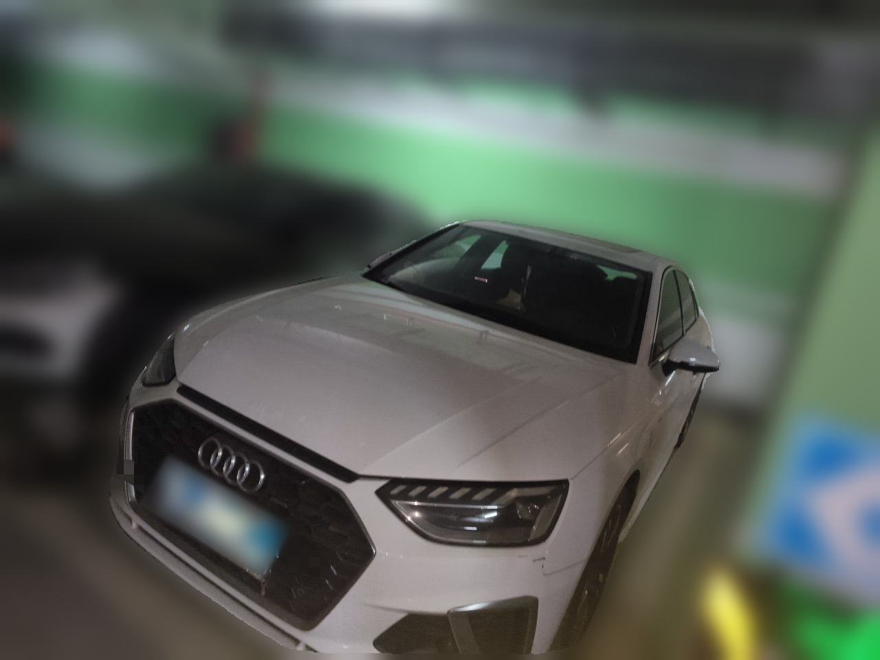 Audi A4L - фото 0