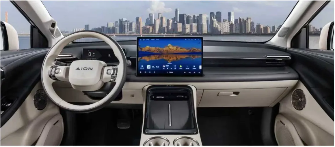 Передняя панель и экран 14,6 дюйма GAC Aion V 2026