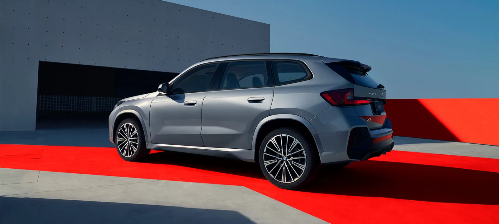 Передняя панель и экран BMW X1 2026