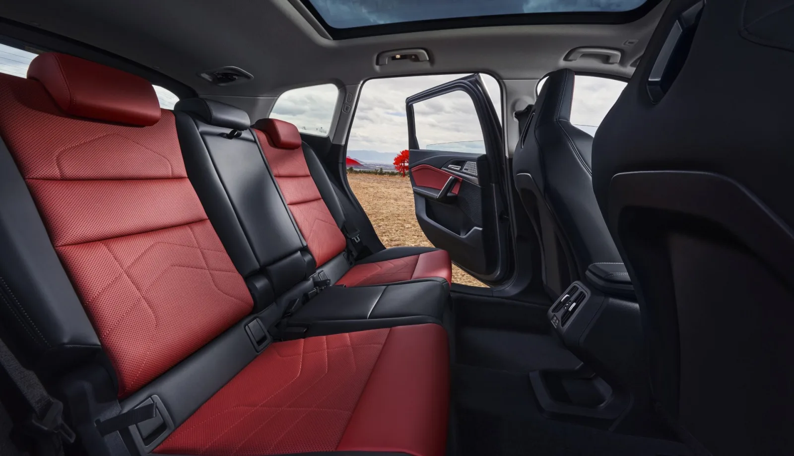 BMW X1 2026 — корма