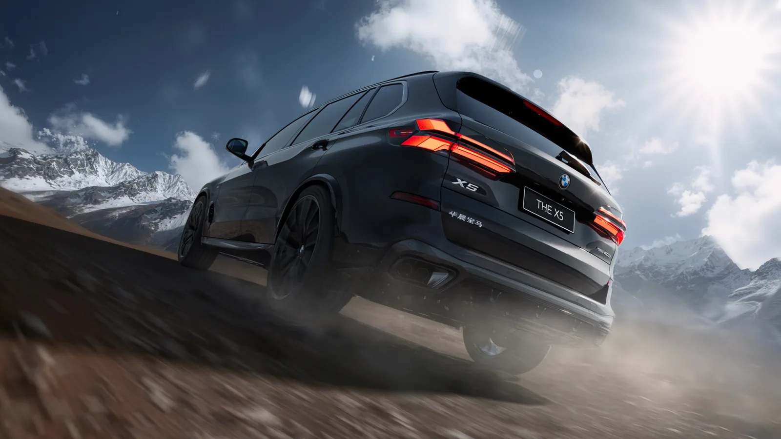 BMW X5 2026 в движении — вид сзади