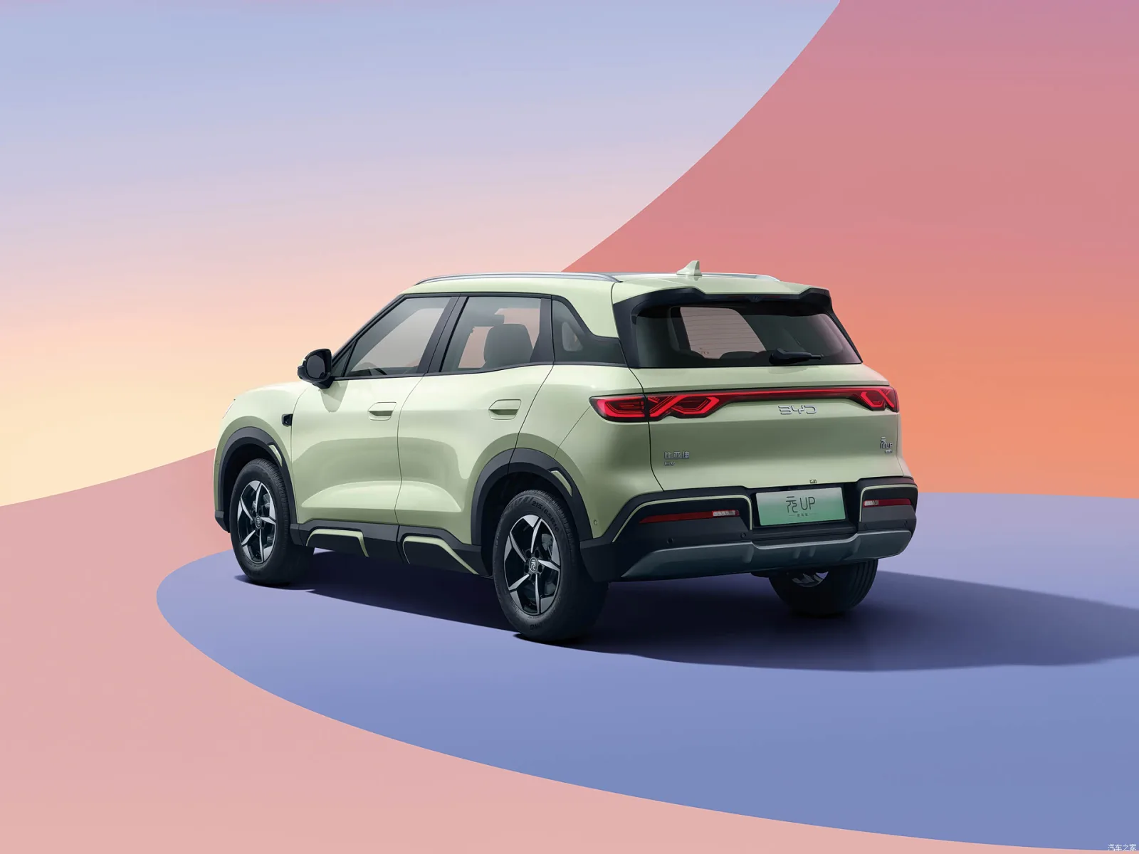 BYD Yuan UP 2026 — задняя часть три четверти