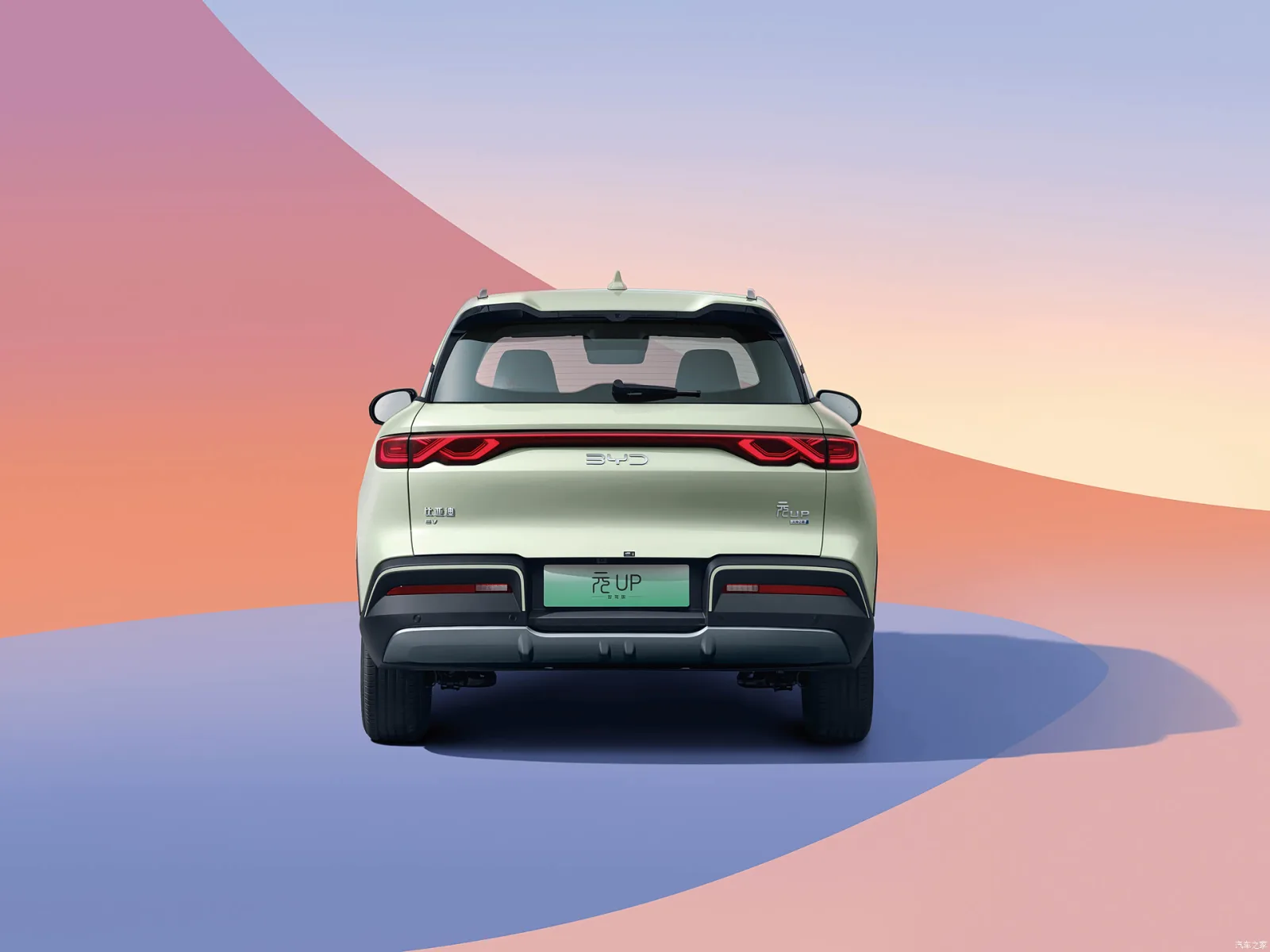 BYD Yuan UP 2026 — вид сзади