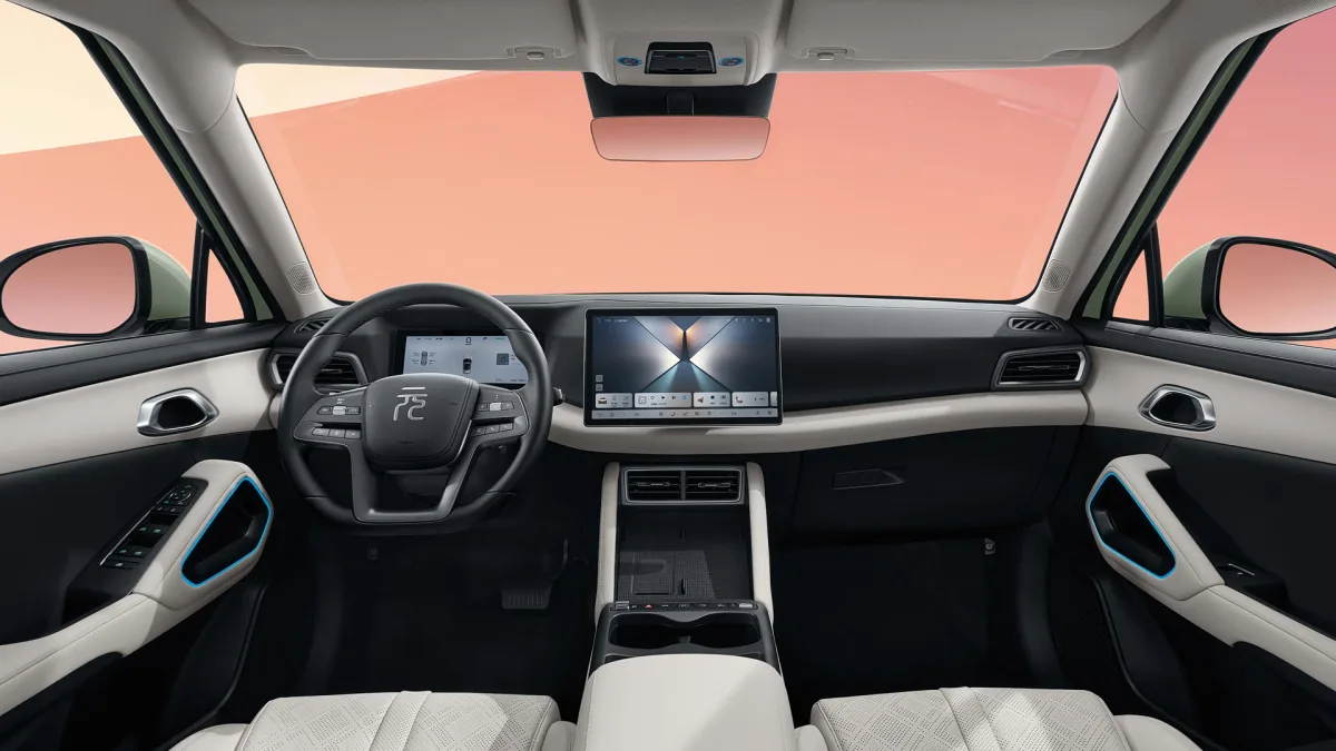 Салон BYD Yuan UP 2026