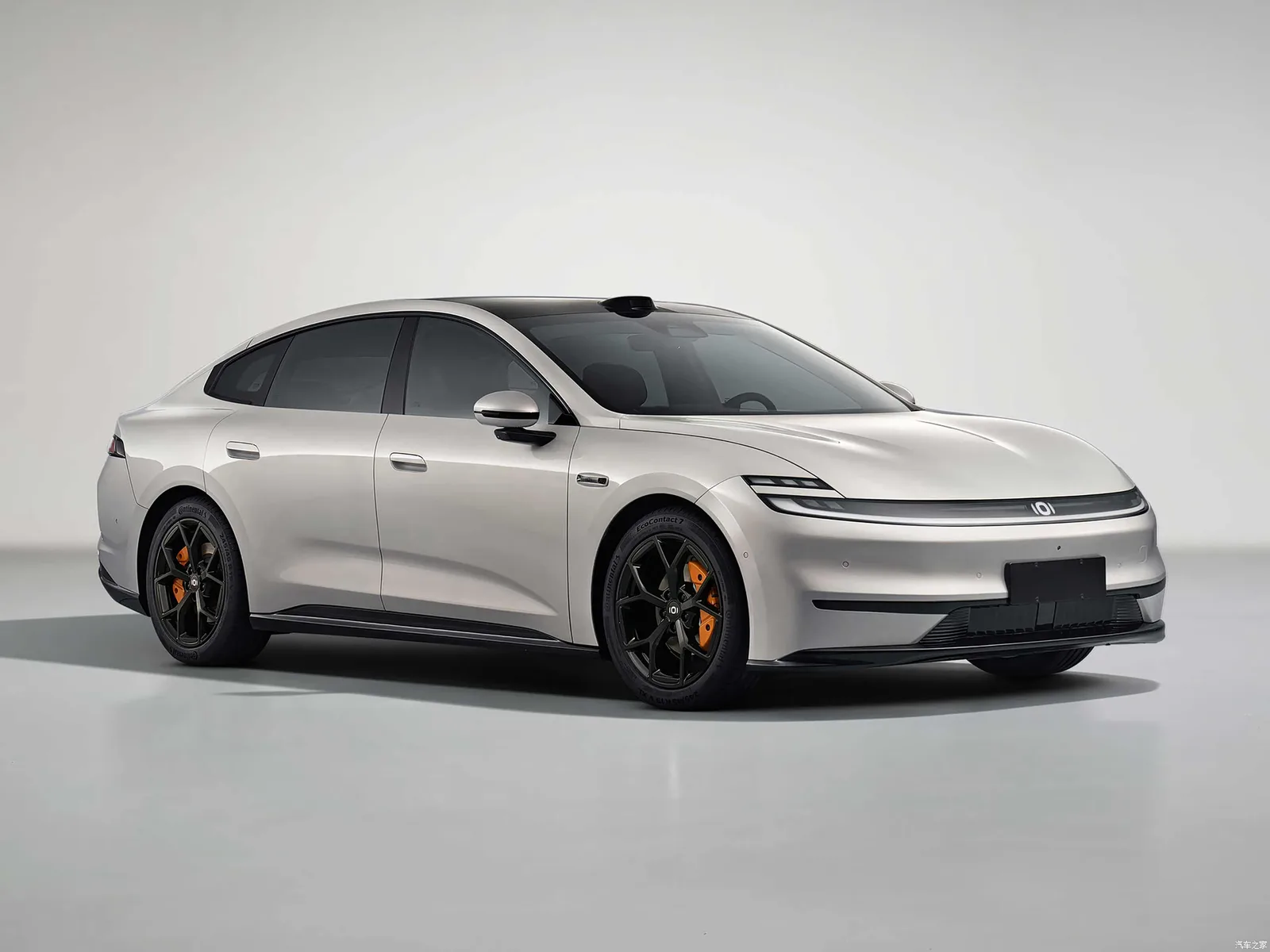 Changan Qiyuan Nevo A06 2026 — вид спереди три четверти