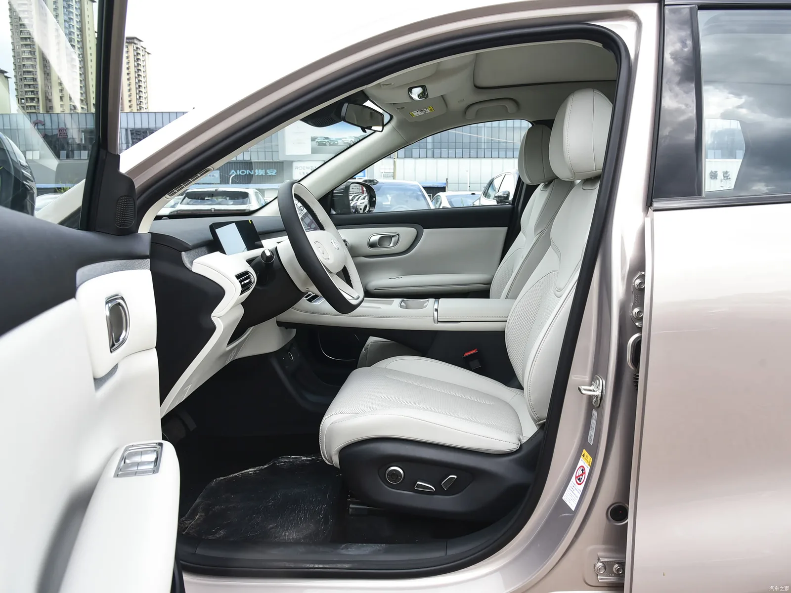 Место водителя Changan Qiyuan Nevo Q05 2026