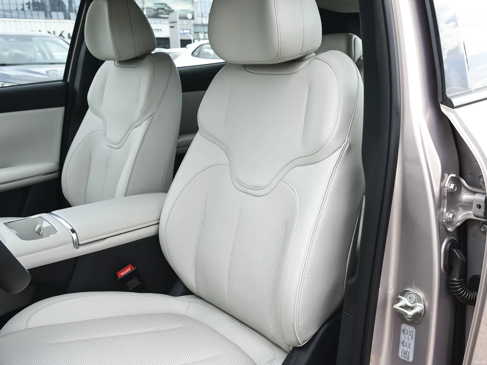 Передние сиденья Changan Qiyuan Nevo Q05 2026