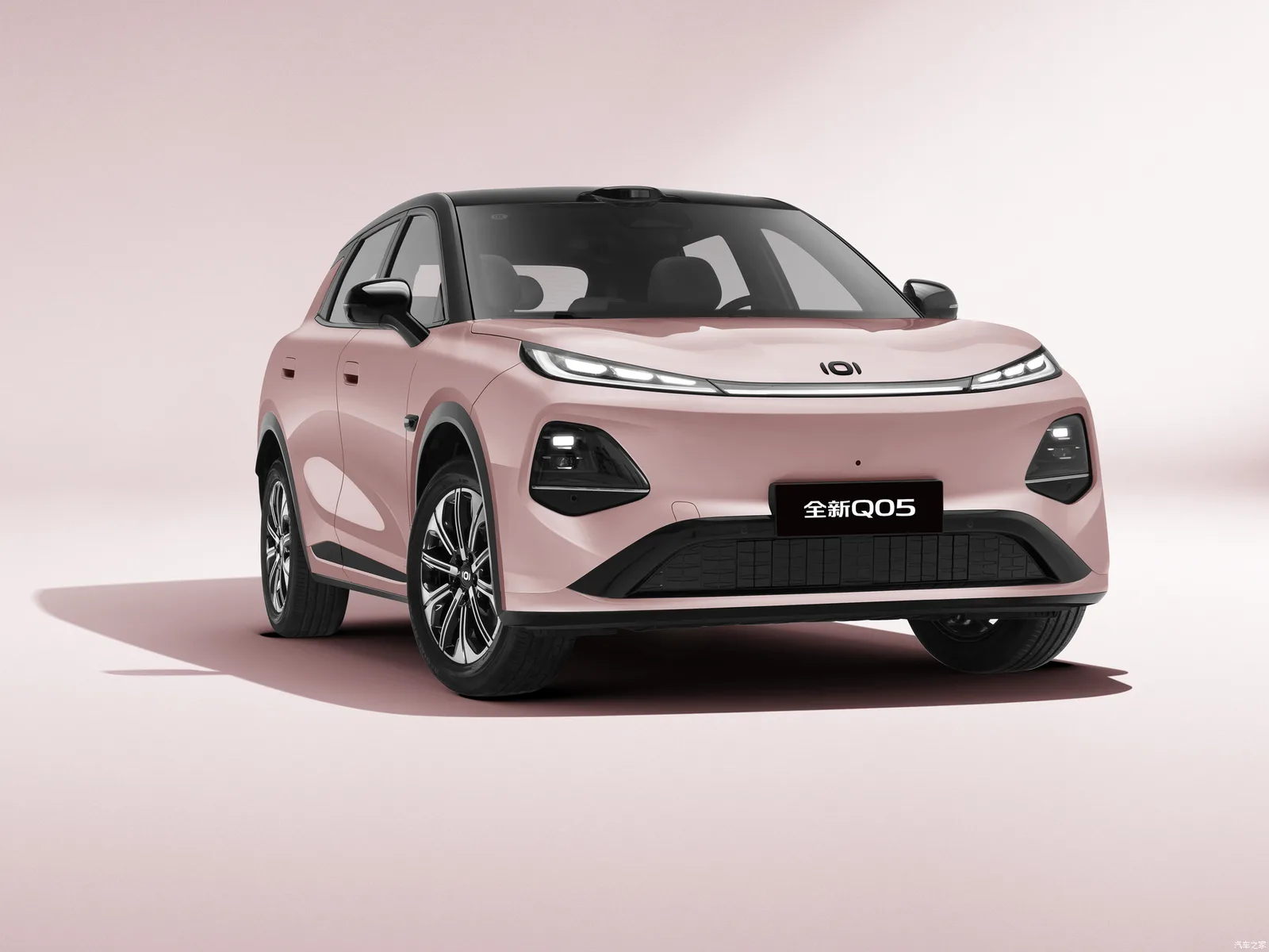 Changan Qiyuan Nevo Q05 2026 в розовом цвете — вид спереди