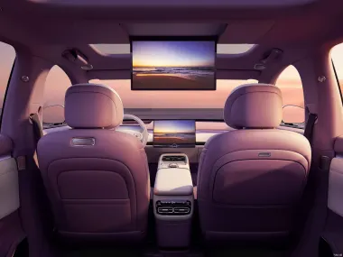 Второй ряд Changan Qiyuan Nevo Q06 и экран для задних пассажиров