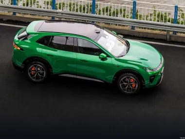 Changan Qiyuan Nevo Q06 2026 — вид сверху, стеклянная крыша и лидар
