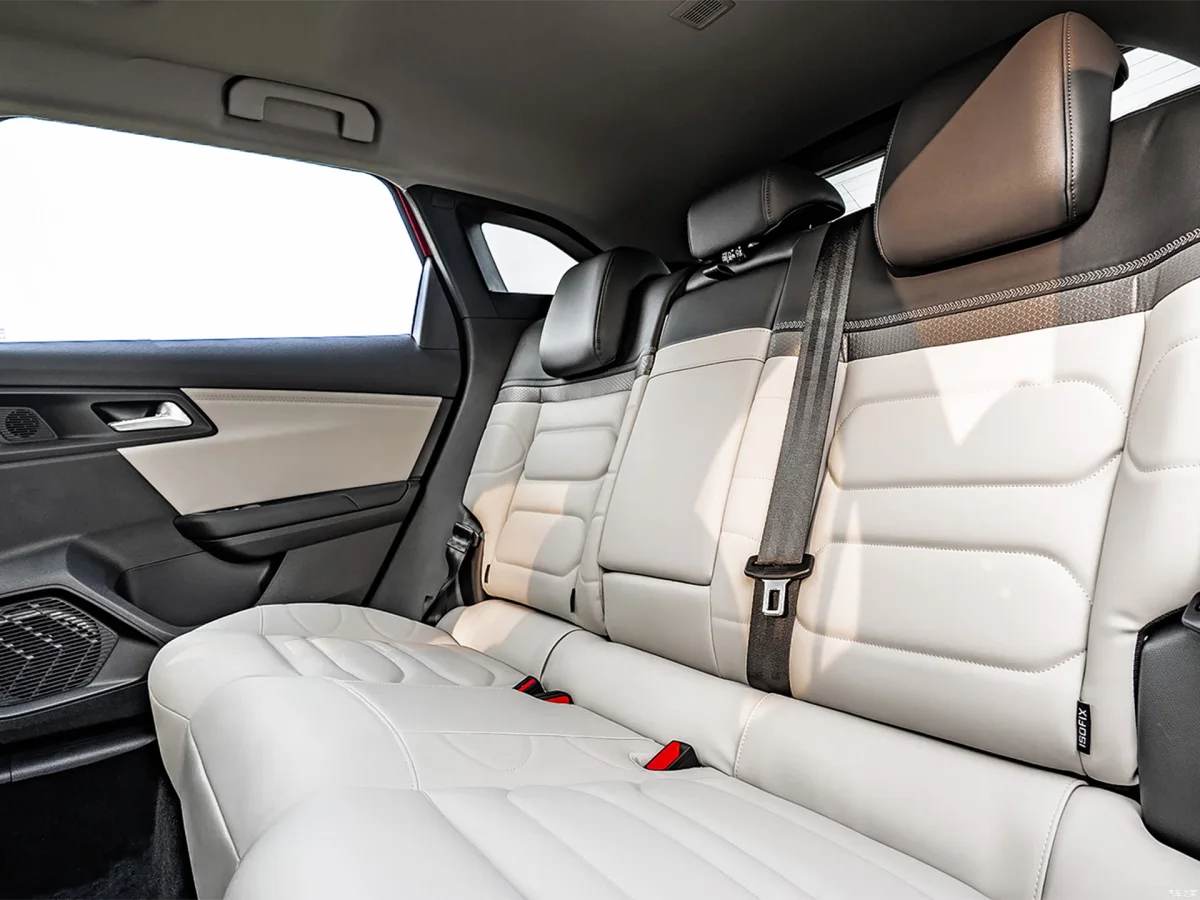 Второй ряд сидений Citroen C5 X
