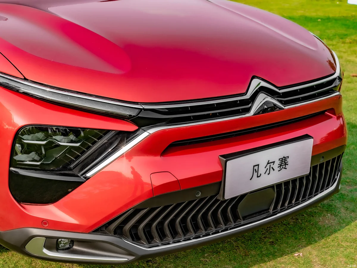 Передняя часть Citroen C5 X