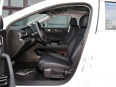 Передние сиденья Geely Emgrand 2026