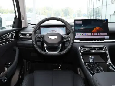 Передняя панель Geely Emgrand 2026 — экран 14,6 дюйма и цифровые приборы