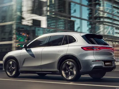 Geely Galaxy E5 2026 — вид сзади три четверти