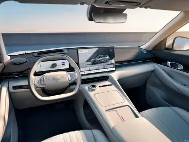 Салон Geely Galaxy E5 2026 — передняя панель и экран 15,4 дюйма