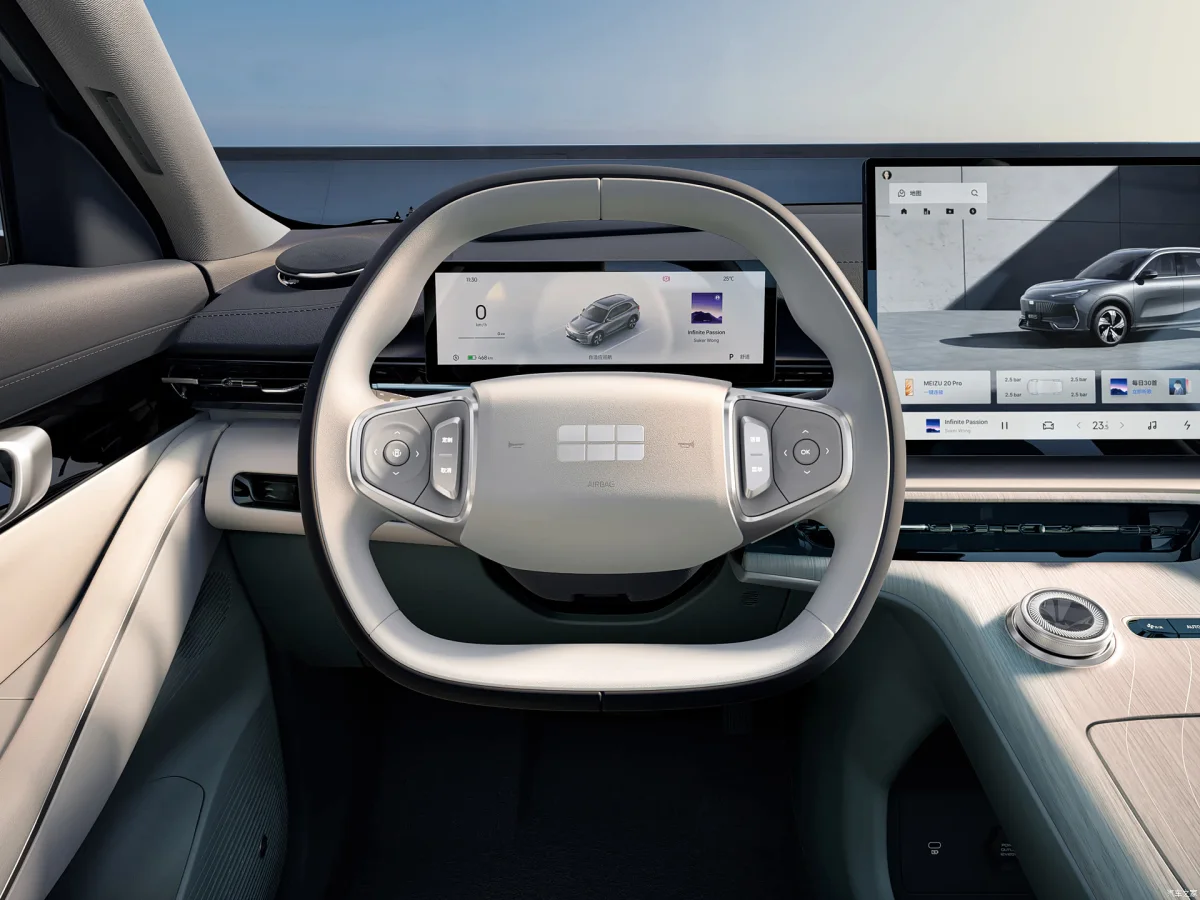 Руль, приборная панель и экран Geely Galaxy E5 2026