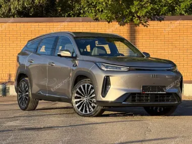 Geely Galaxy M7 2026 — передняя часть и светодиодная оптика во всю ширину