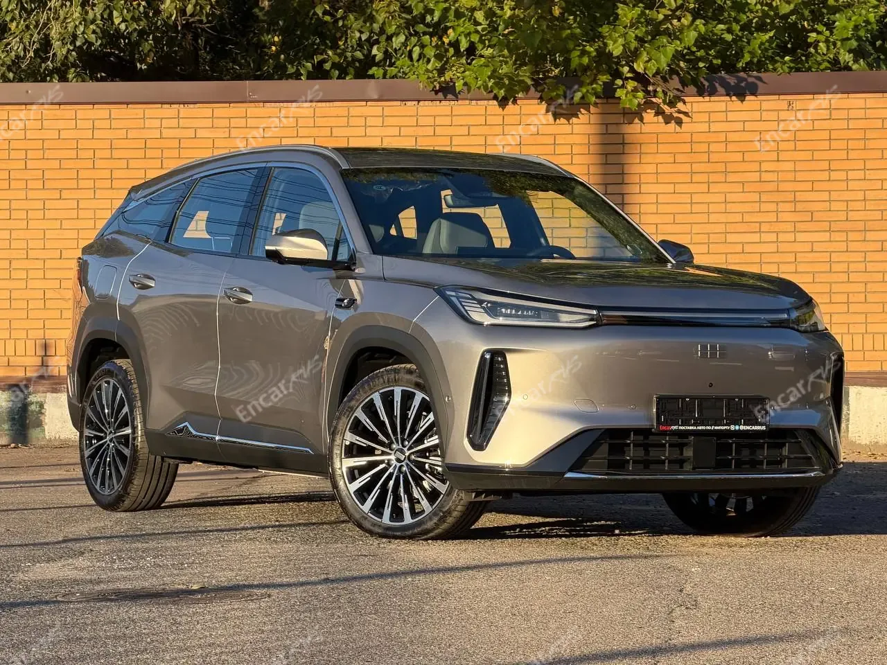 Geely Galaxy M7 2026 — гибридный кроссовер, вид спереди три четверти