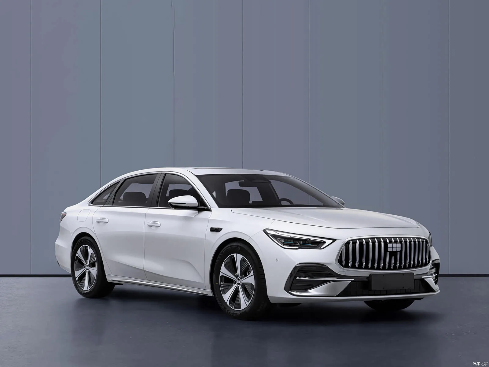 Geely Galaxy Starshine 7 2026 — вид спереди три четверти