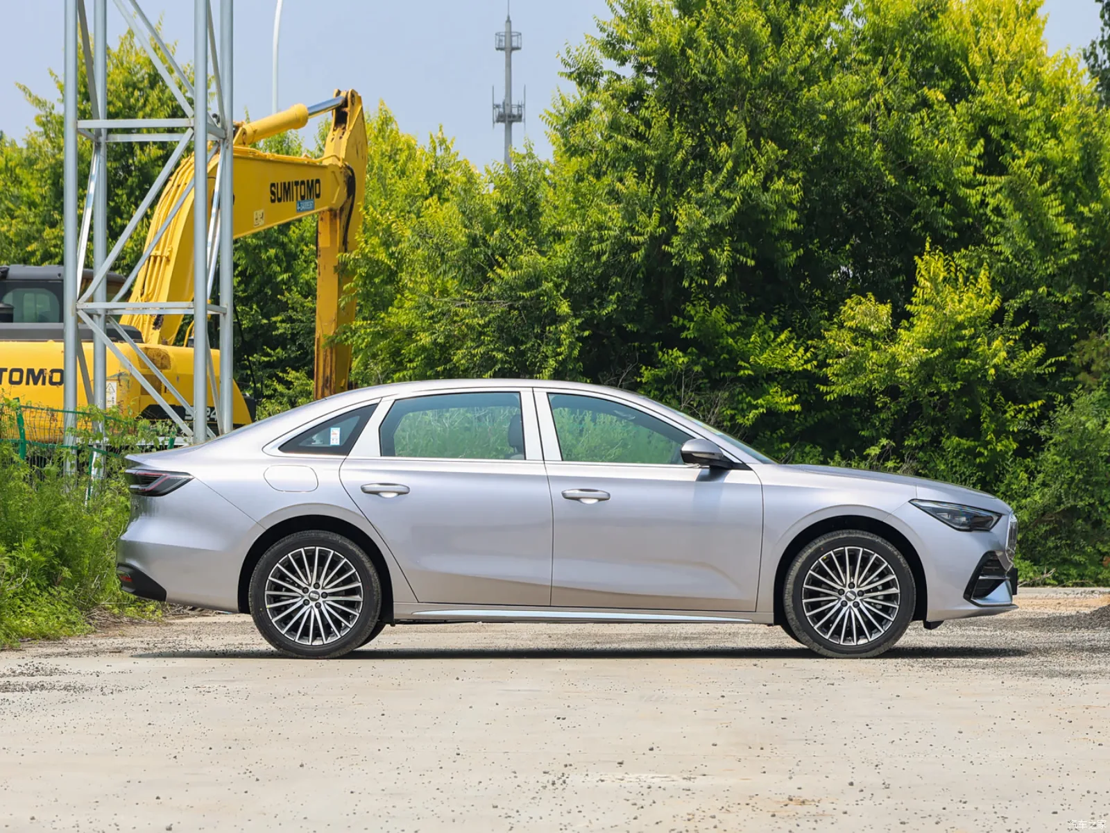 Geely Galaxy Starshine 7 2026 — задняя часть три четверти