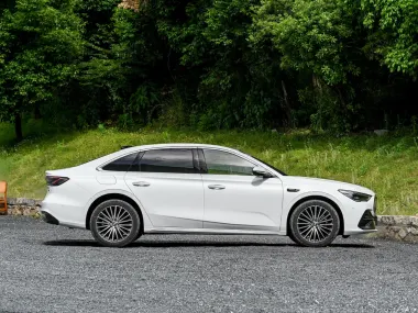 Geely Galaxy Starshine 7 2026 — профиль кузова