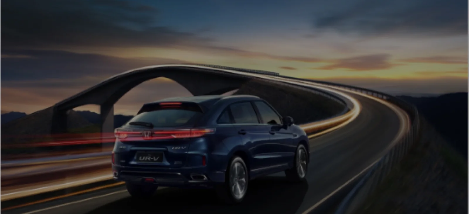 Honda UR-V 2026 — вид сзади в движении