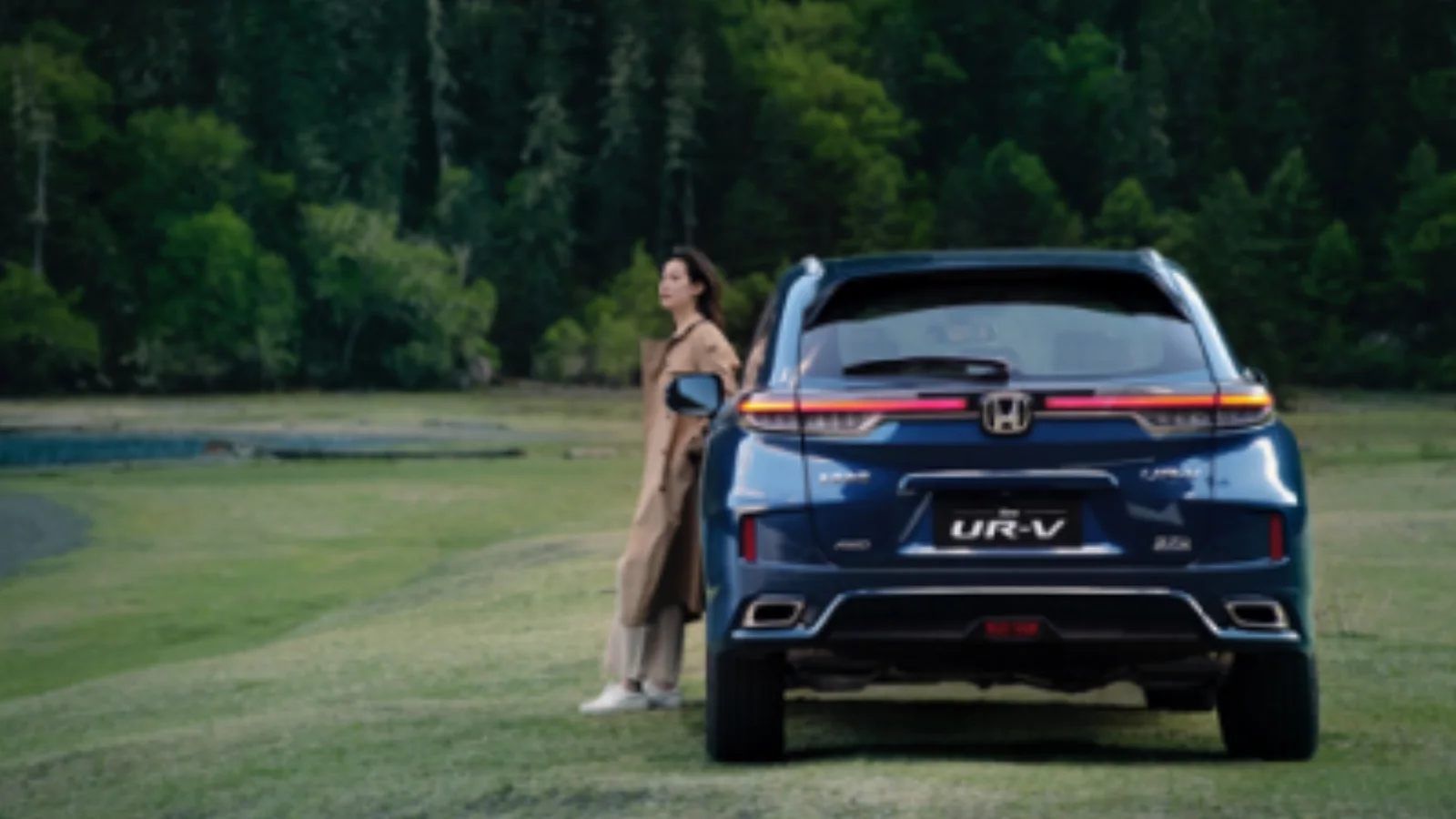 Honda UR-V 2026 — вид сзади три четверти