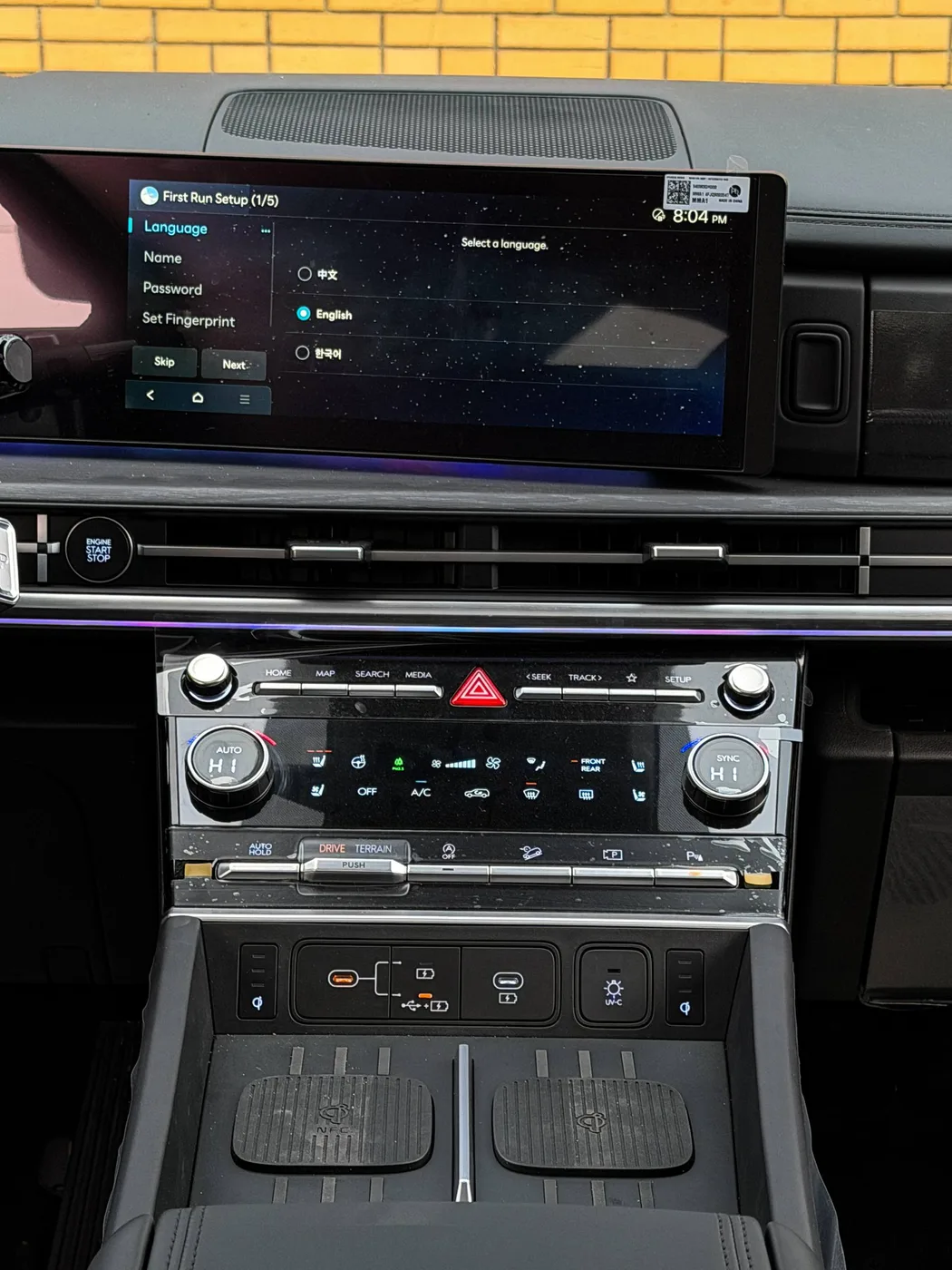 Интерьер Hyundai Santa Fe 2026 — два экрана 12.3 дюйма