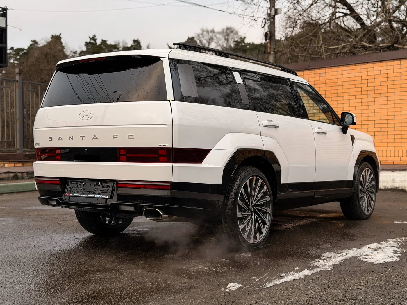 Hyundai Santa Fe 2026 — корма три четверти