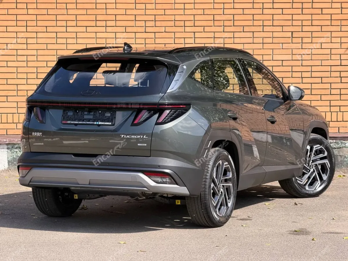 Hyundai Tucson L 2026 — задняя часть три четверти