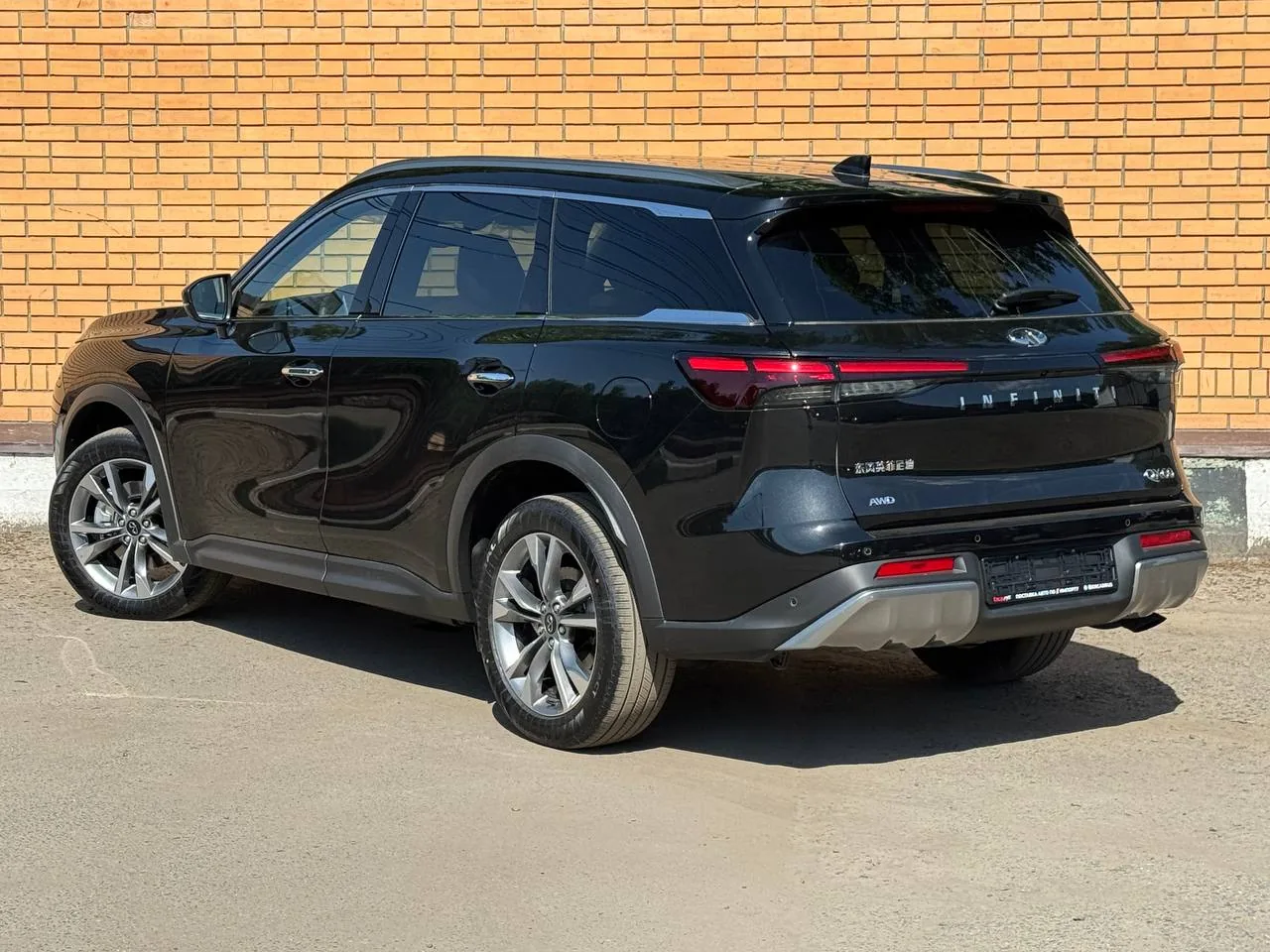 Infiniti QX60 2026 — вид сзади-сбоку