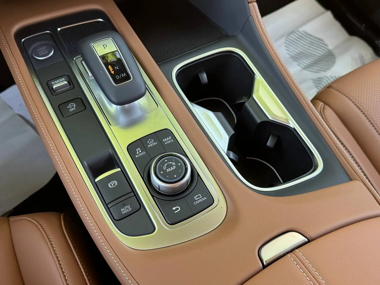 Селектор и консоль Infiniti QX60