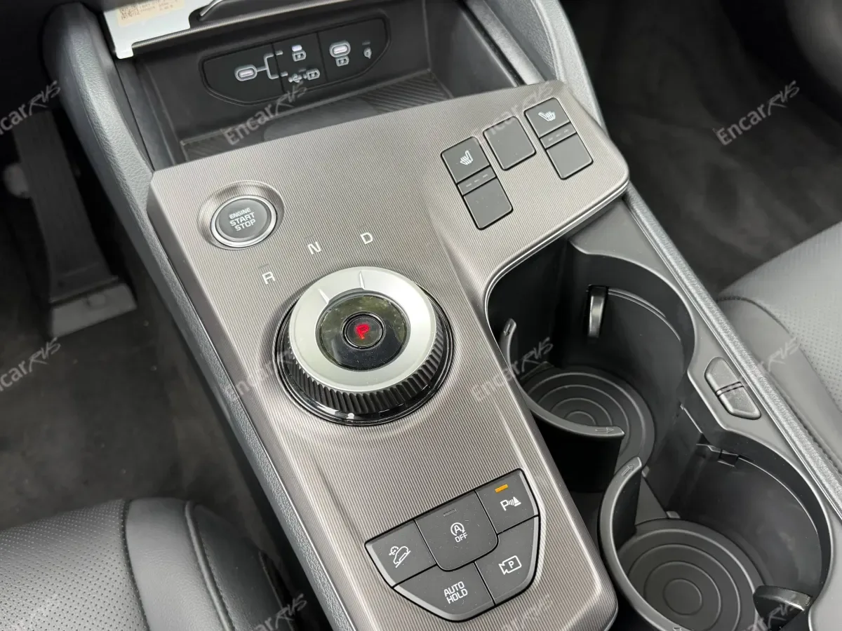 Селектор трансмиссии и центральная консоль Kia Sportage 2026