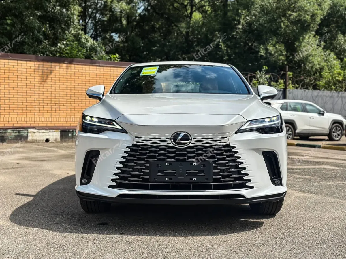 Lexus RX 2026 — вид спереди