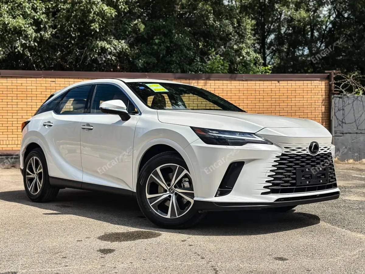Lexus RX 2026 — передняя часть справа
