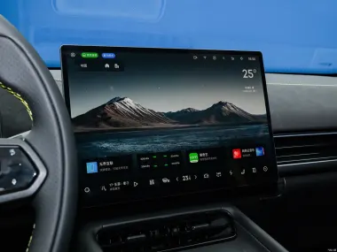 Центральный экран 15,4 дюйма Lynk & Co 07 GT 2026