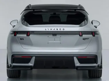 Lynk & Co 07 GT 2026 — вид сзади, серебристый кузов