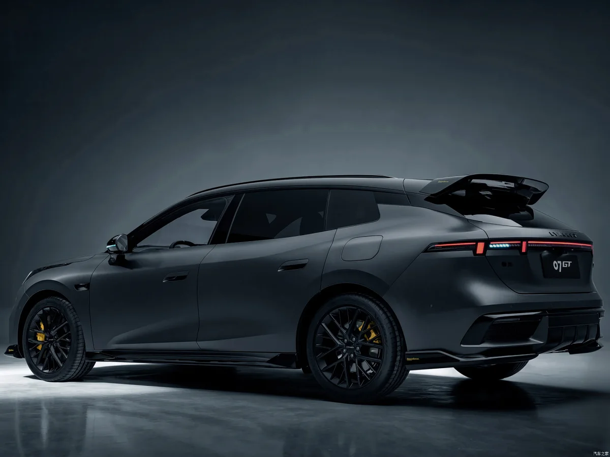 Lynk & Co 07 GT 2026 — гибрид с полным приводом