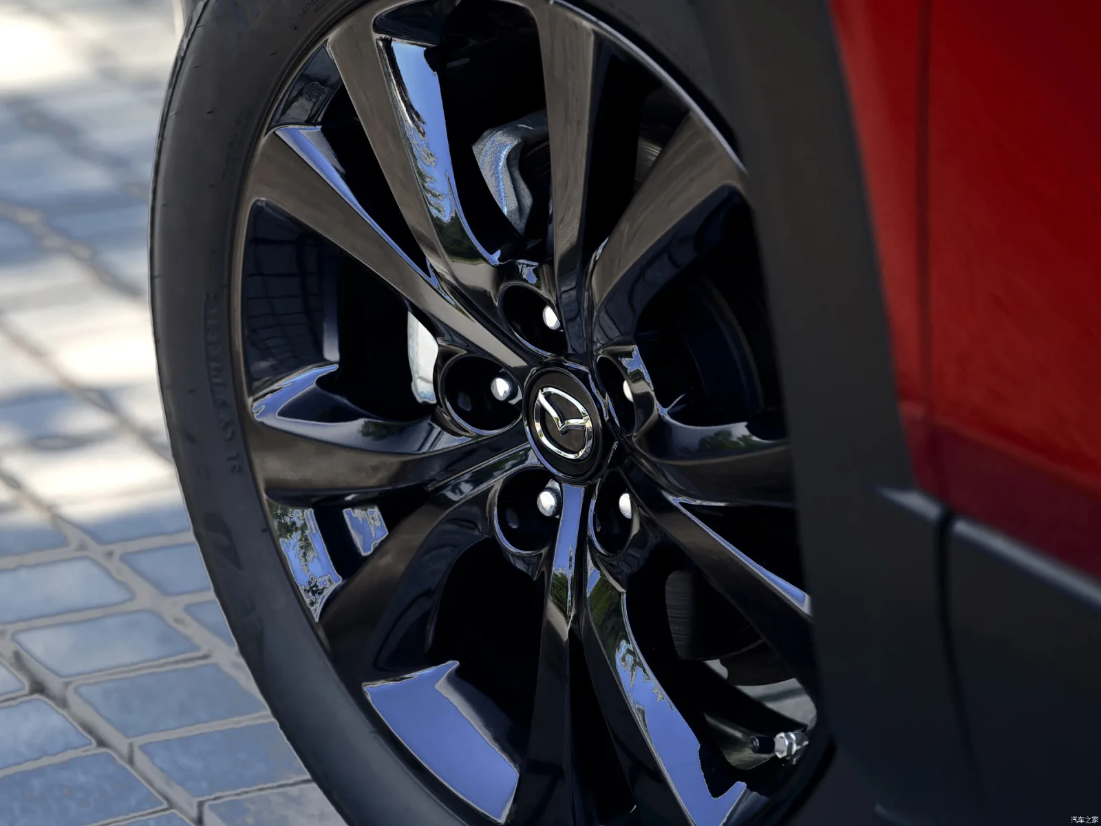 Колёсный диск Mazda CX-30 2026 — шины 215/55 R18