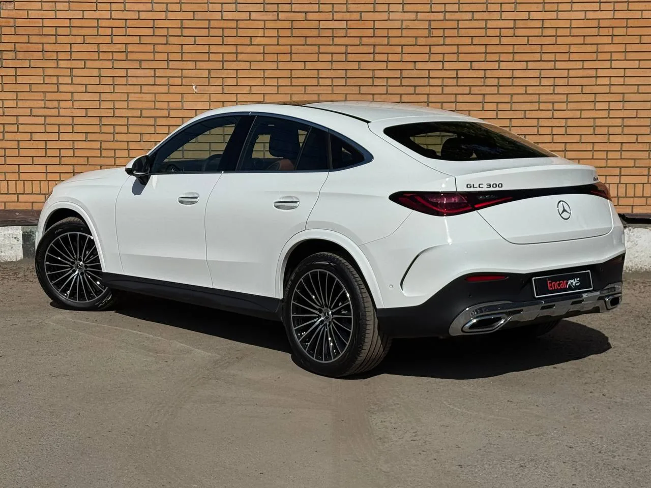 Mercedes-Benz GLC 300 Coupe — купе-силуэт, реальное фото