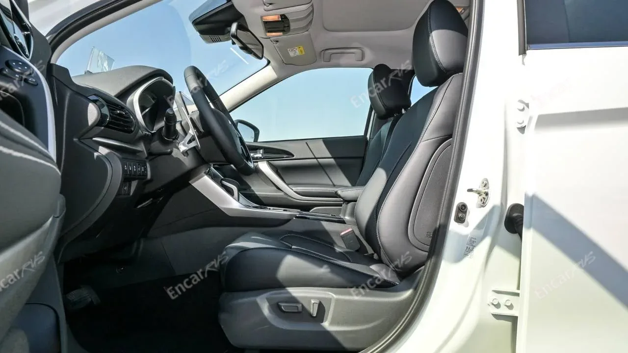 Интерьер Mitsubishi Eclipse Cross 2026 — общий вид салона