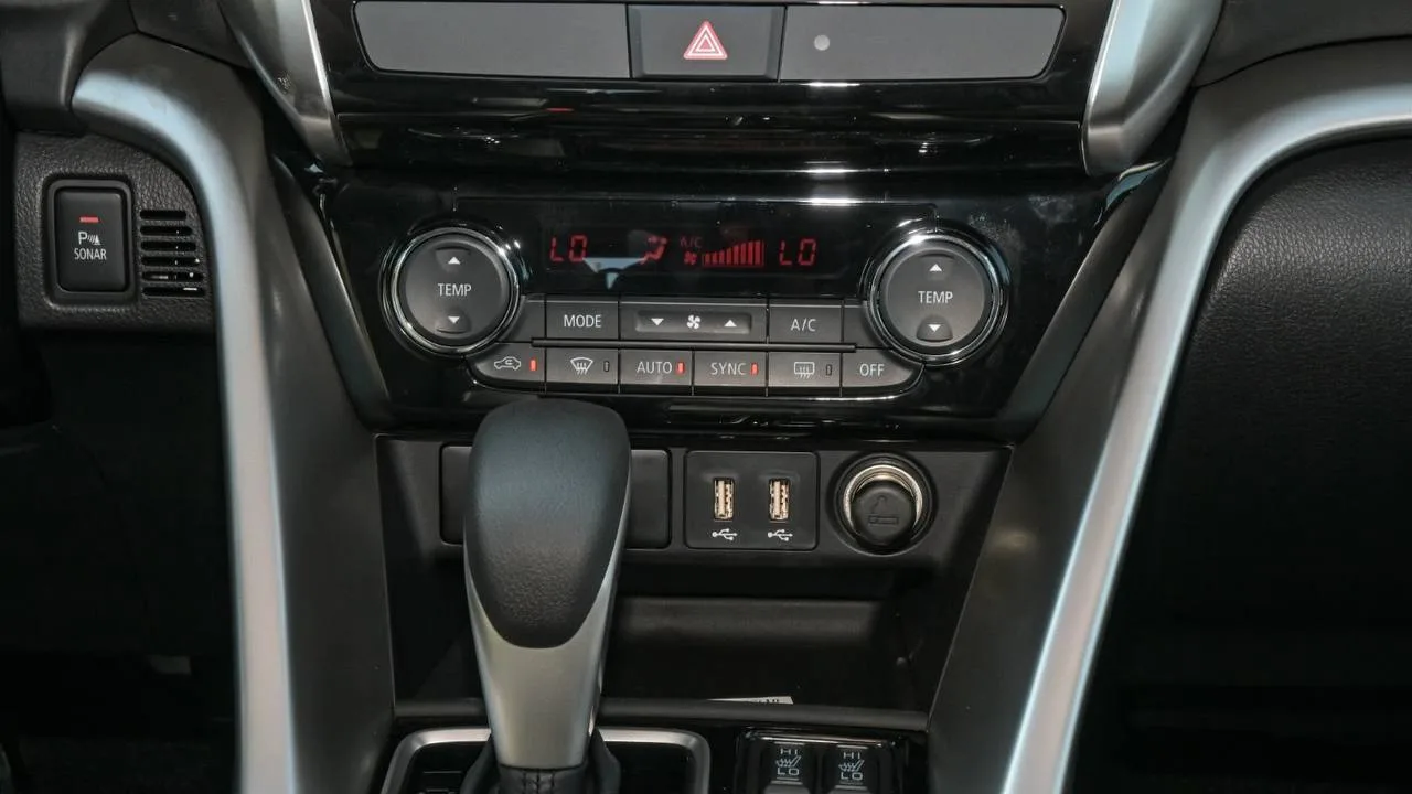 Mitsubishi Eclipse Cross 2026 — центральная консоль