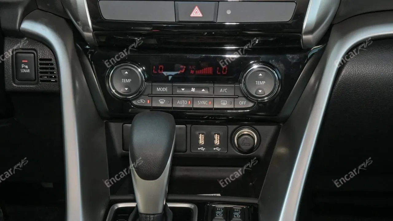 Mitsubishi Eclipse Cross 2026 — центральная консоль